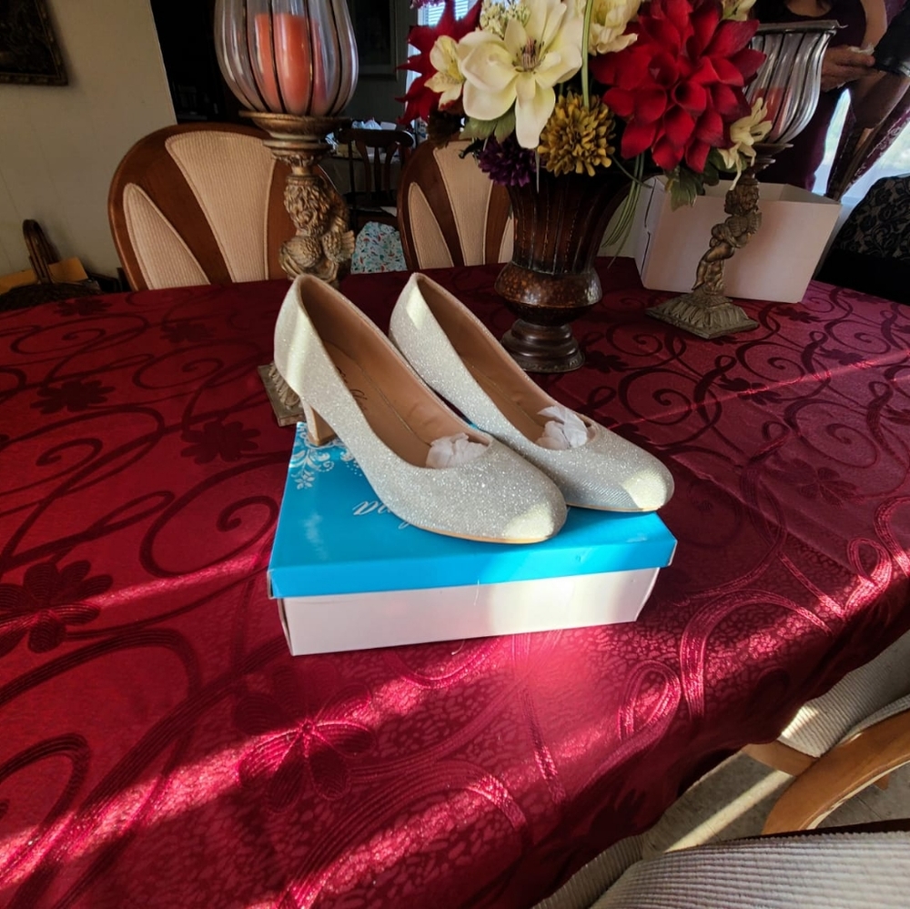 Shoes - Picture 3 of 6